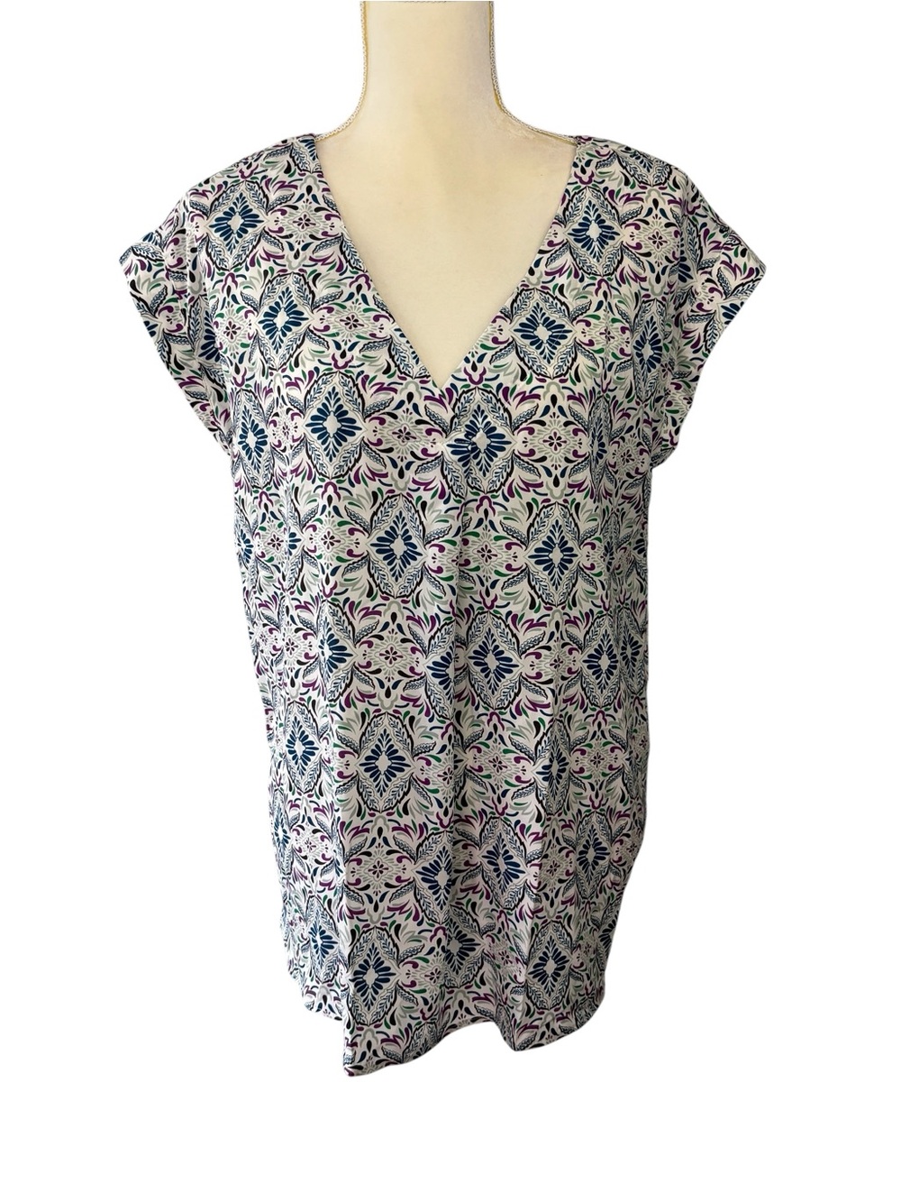 LOFT Outlet blouse, size Large, v-neck, summer, dressy, office, geometric